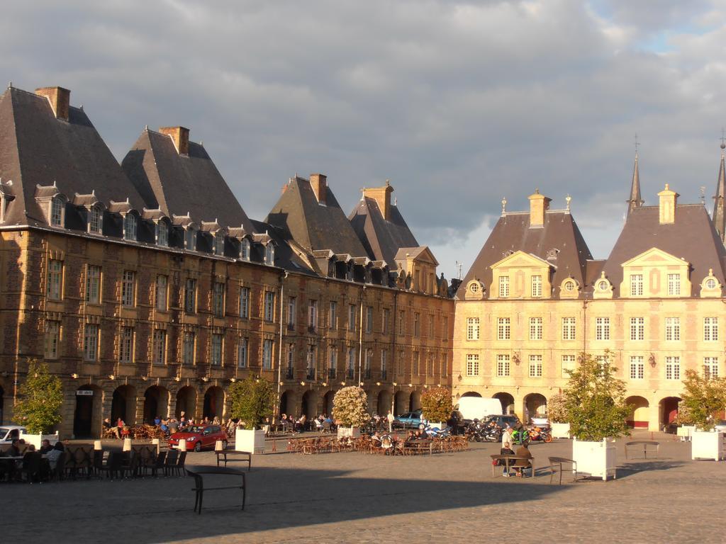 Hotel De La Meuse Charleville-Mezieres Exterior photo